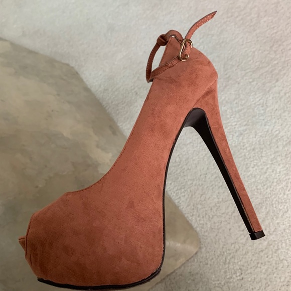 Breckelle’s High Heel Platform Peep Toe 👠 NEW - Picture 4 of 5